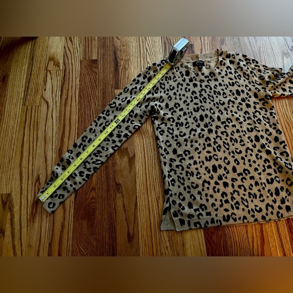 J.Crew 🐆Cashmere Leopard Animal Camel Black Print Crew Neck Lux Sweater XS - Picture 5 of 7